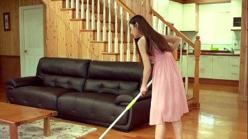 trabajadora asiática follada jefe casa